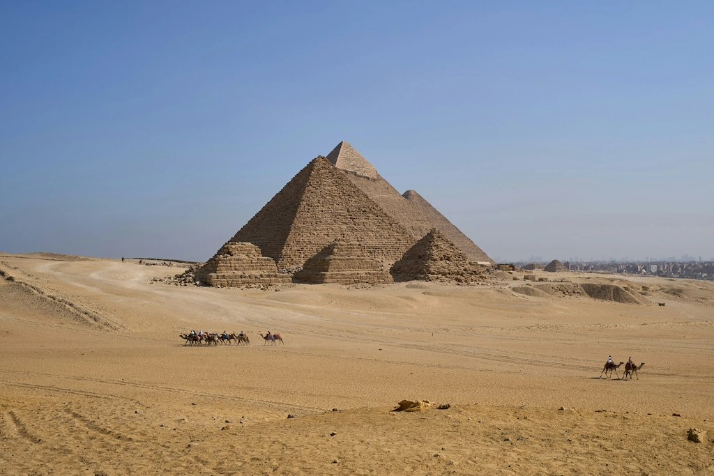 3 Day Cairo Tour: Pyramids, GEM Museum, Saqqara & Coptic Cairo